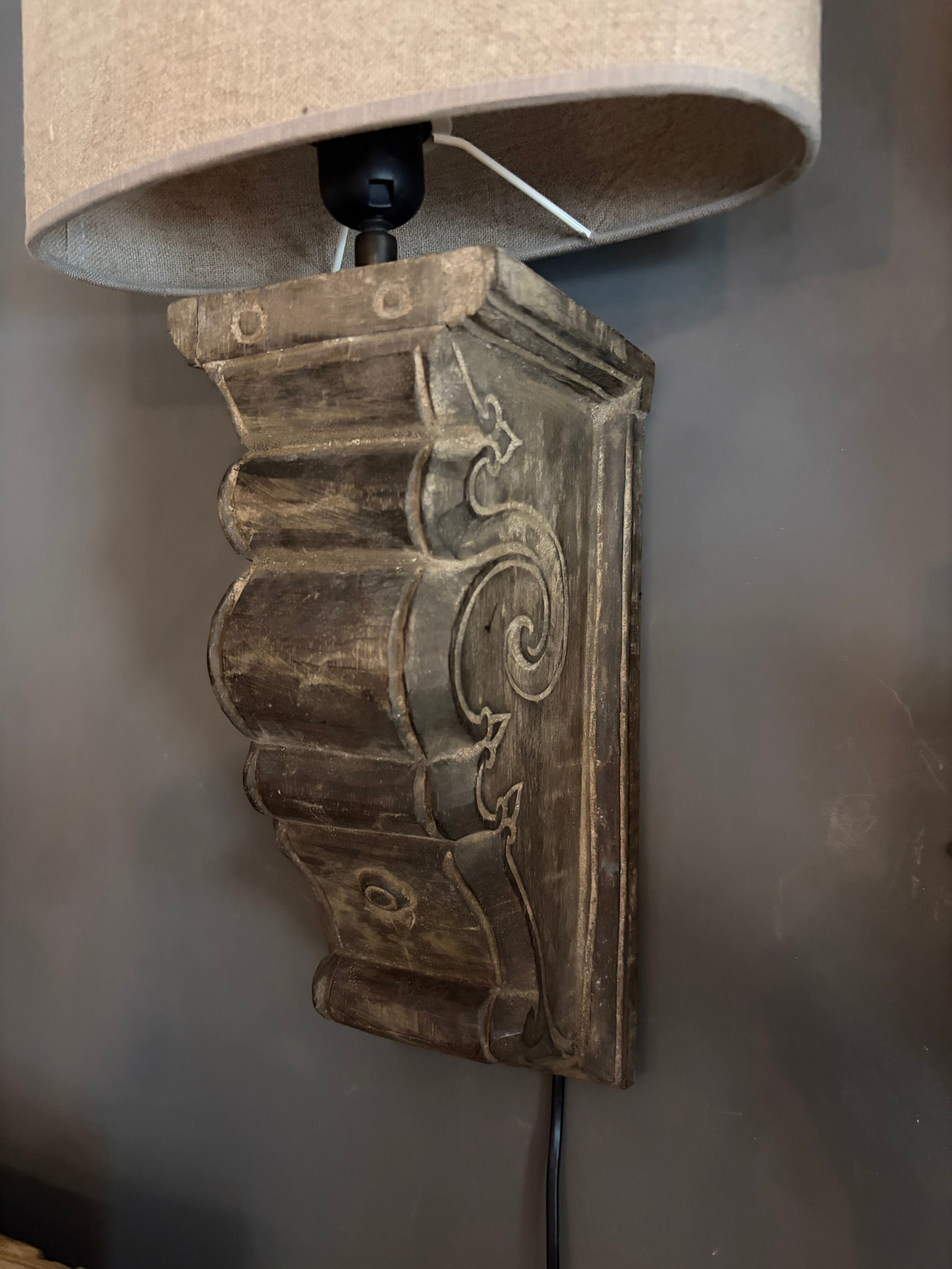 Houten wandlamp