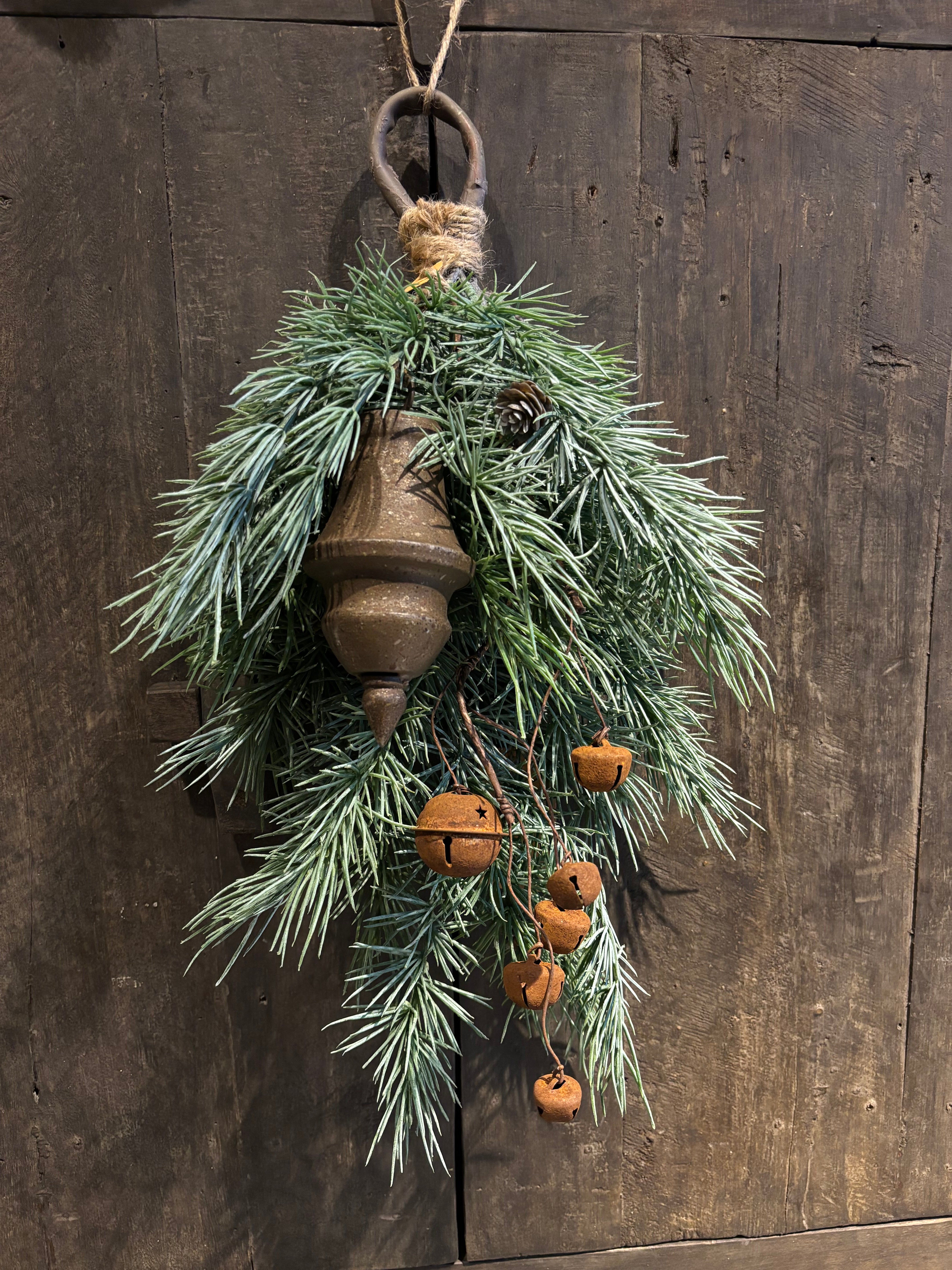 Kunsttoef met bellen en klos