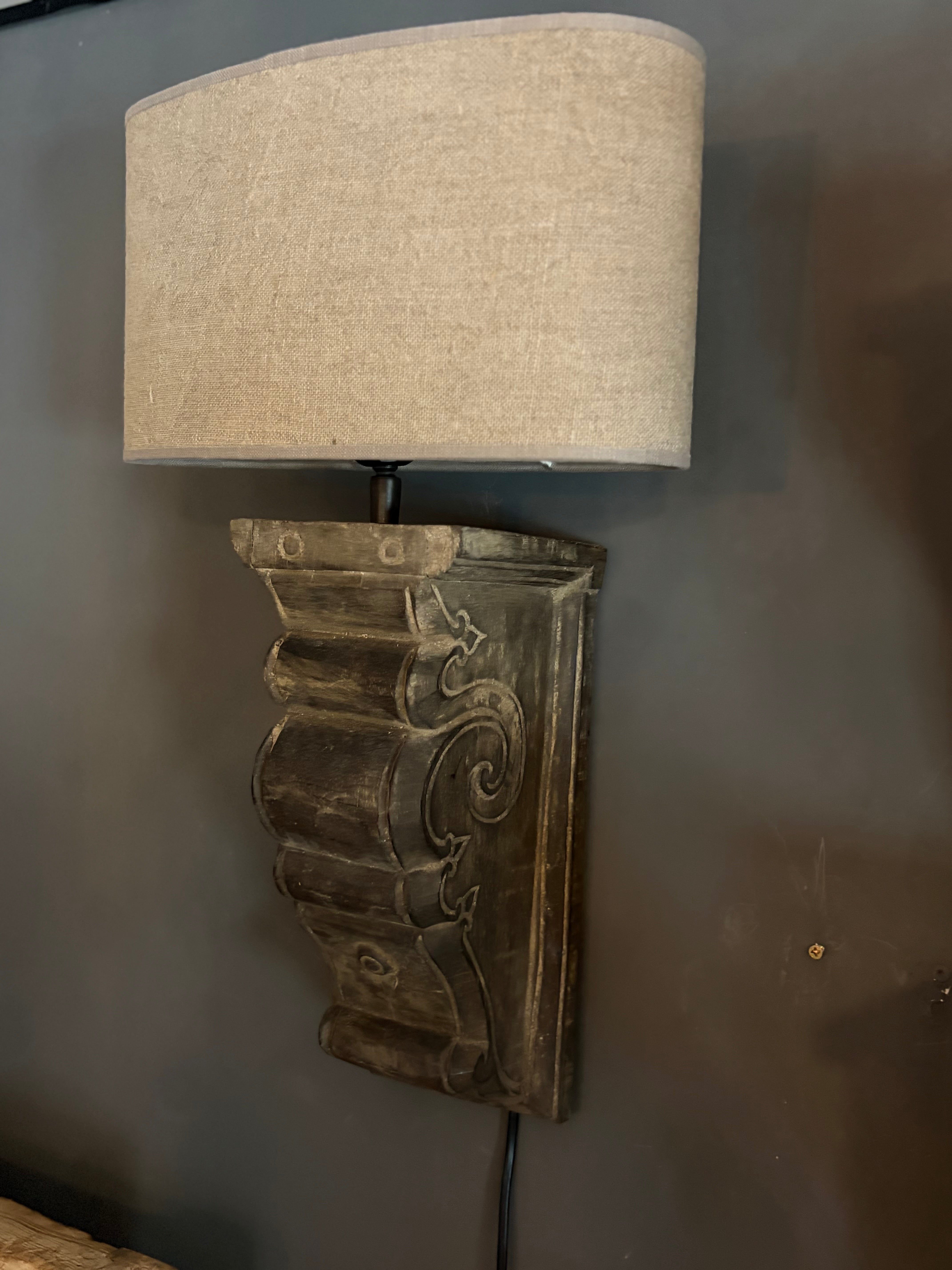 Houten wandlamp