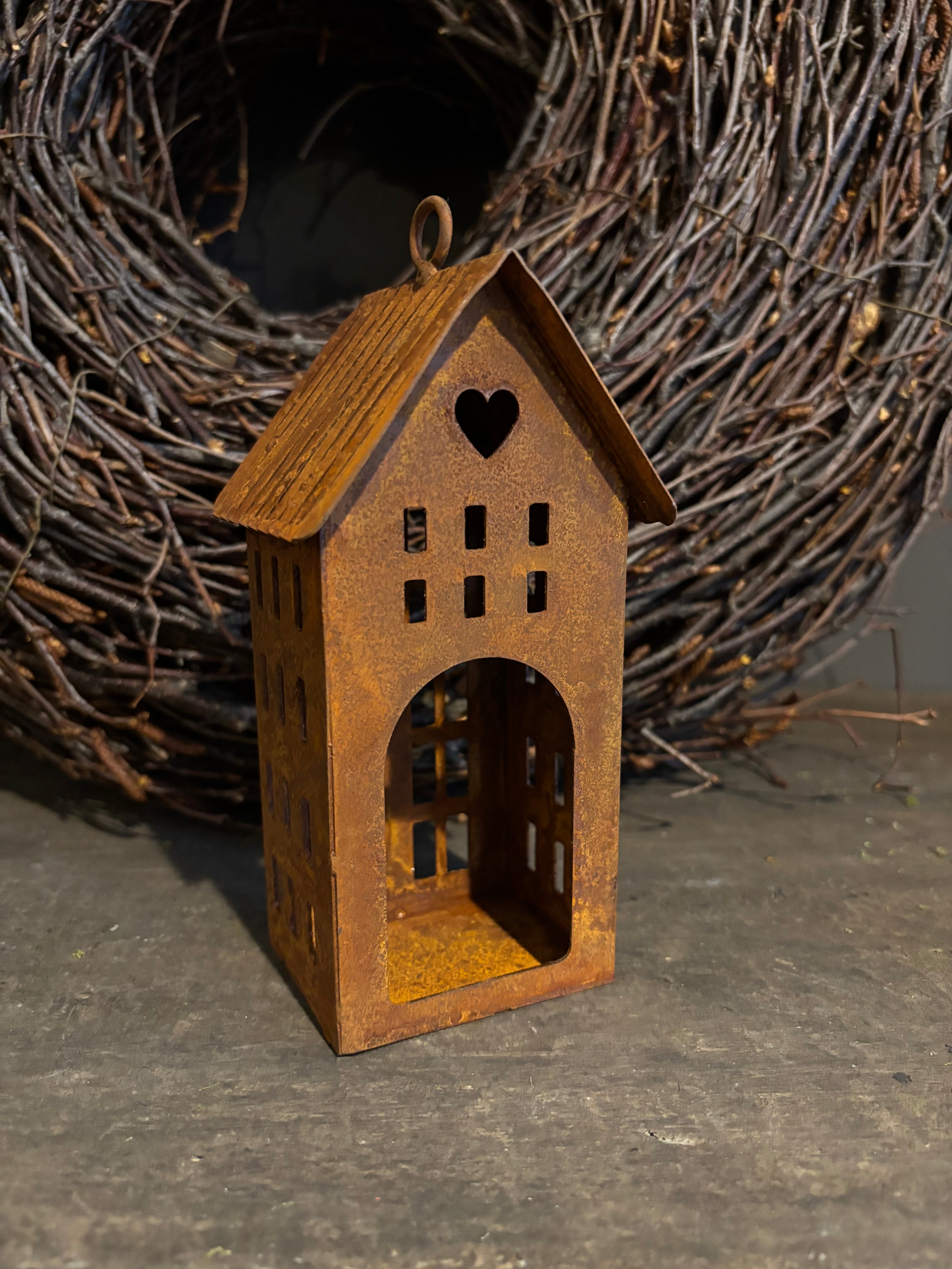 Metalen huisje roest