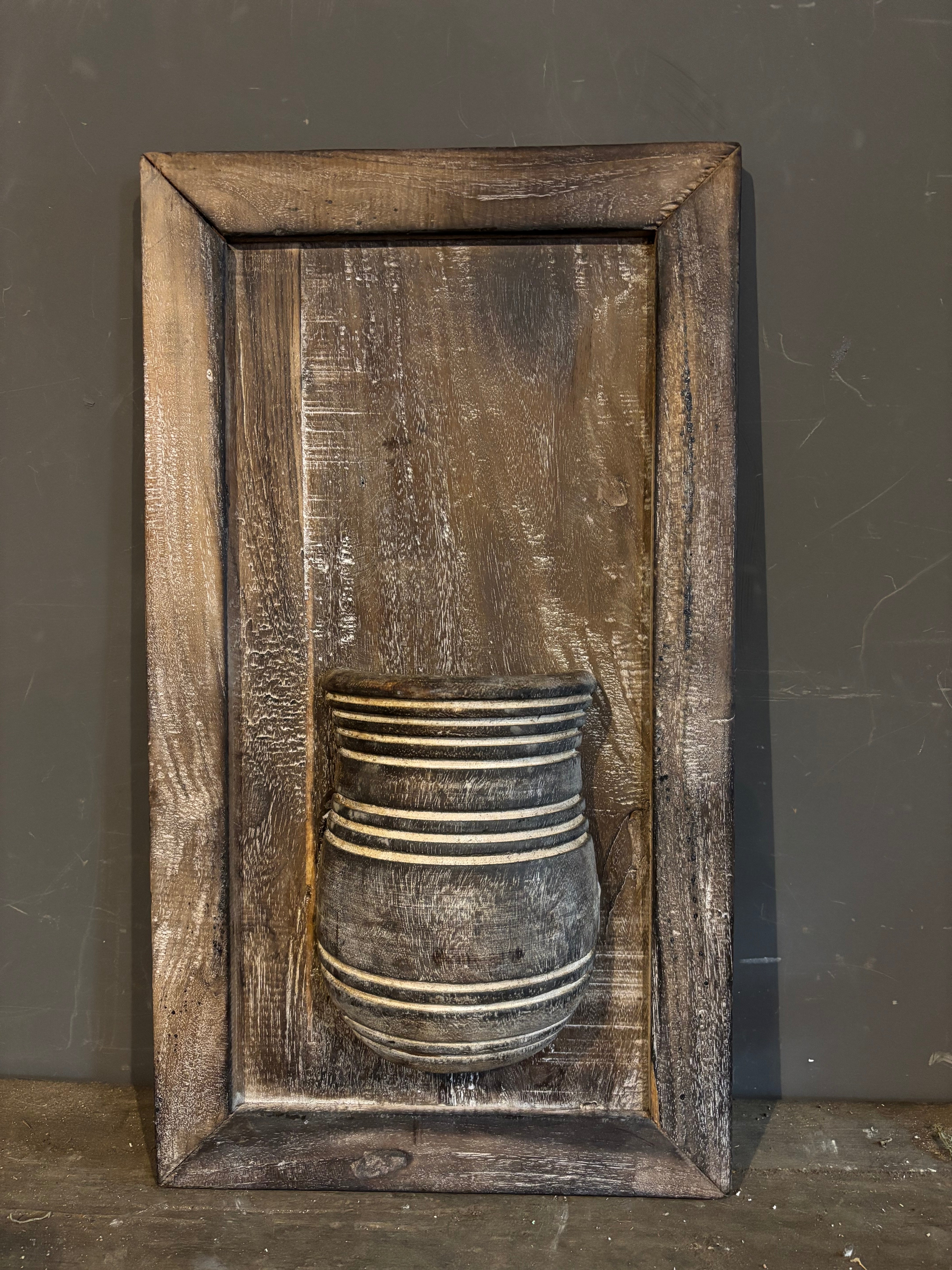 Houten paneel met pot