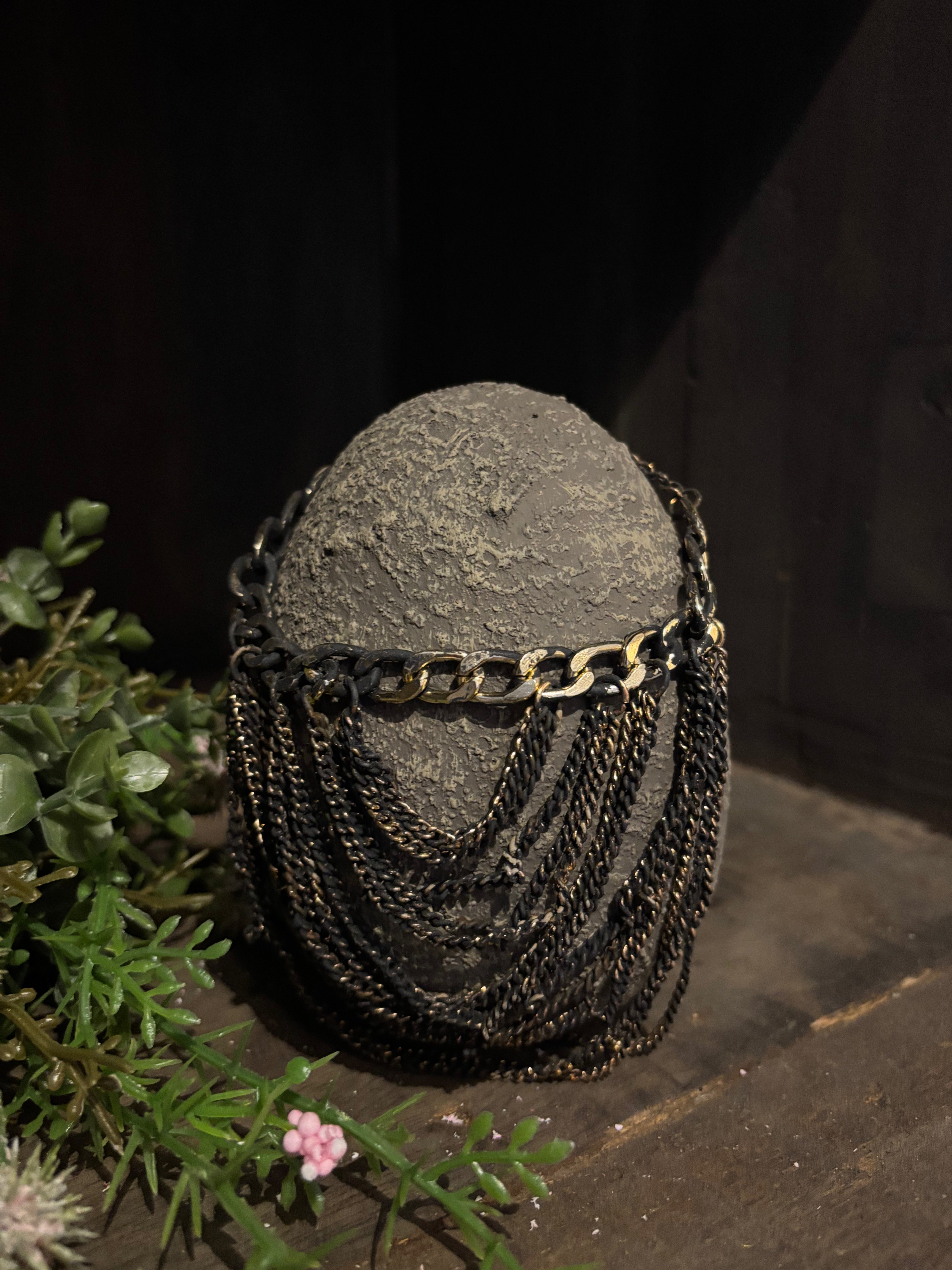 Ei met ketting